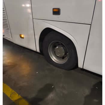 Lastik Patlaması Ve Bilgi Eksikliği Yolcuların Güvenliğini Tehlikeye Attı