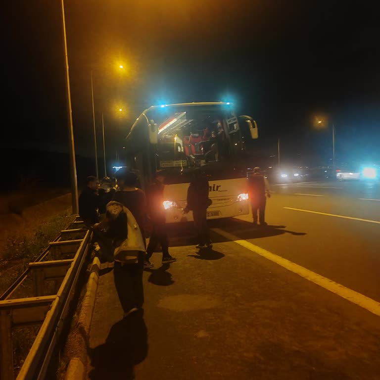 İzmir Turizm’in Arızalı Otobüsü 18 Saat Sürdürdü, Açıklama Yok