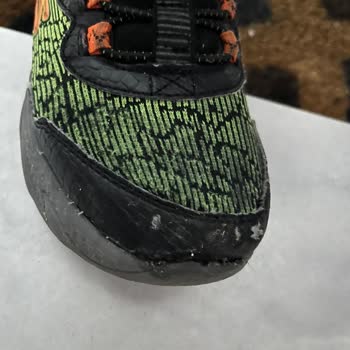 Skechers Çocuk Ayakkabısı 4 Ayda Ön Kısmı Yırtıldı, Tam İade Talebi