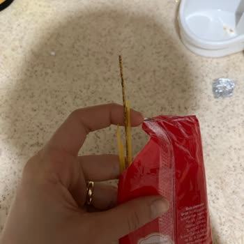 A101 Karacabey Şubesinde Bendo Spaghetti Makarnasında Siyah Lekeler