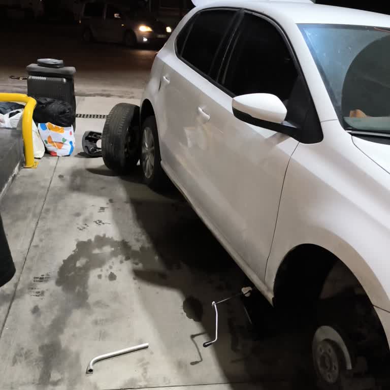 Opet Şubesindeki Oyulmuş Çukur Çocuklarla Zor Durum Yaratıp Lastik Patlamasına Neden Oldu