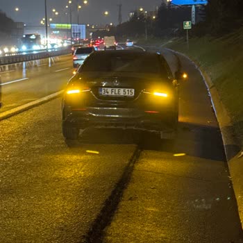 Atlaspark Çukuru Nedeniyle Lastik Patladı, Araç Savruldu Ve İnsan Hayatı Tehlikeye Atıldı