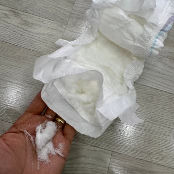 Molfix Bebek Bezinde Aşırı Dolu İç Hazne Ve Toz Sızıntısı