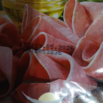 BİM Salamı Bozulmuş Ve Küflenmiş: Sağlık Riski Ve Ücret İadesi Talebi