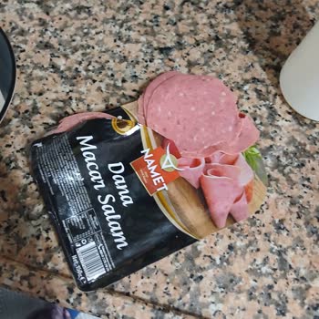 BİM Salamı Bozulmuş Ve Küflenmiş: Sağlık Riski Ve Ücret İadesi Talebi