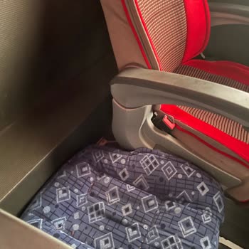 Emniyet Kemer Ve Sırt Dayama Olmayan Geçici Koltukta Seyahat Şikayeti