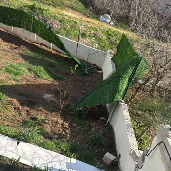 Gün Tel Çit Sistemleri İlk Rüzgarda Çitler Devrildi