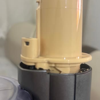 Philips 7000 Serisi Dik Süpürge Gövde Kırılması Tasarım Hatası Garantili Değişim Talebi
