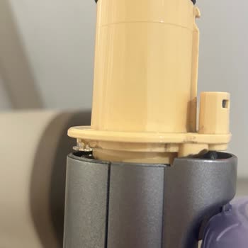 Philips 7000 Serisi Dik Süpürge Gövde Kırılması Tasarım Hatası Garantili Değişim Talebi