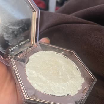 Sephora’dan Aldığım Fenty Beauty Highlighter İlk Kullanımda Parçalandı Ücretsiz Değişim Talebi