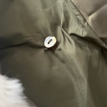 Pierre Cardin Giyim Dıştan Kürklü Montun Düğmeleri Kırıldı Ve Kumaşı Yırtıldı