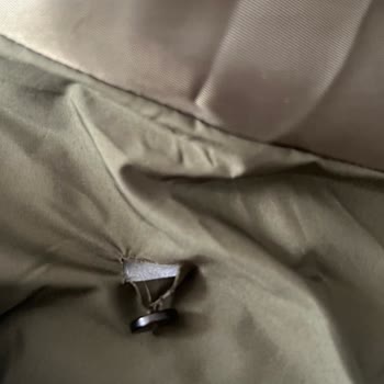 Pierre Cardin Giyim Dıştan Kürklü Montun Düğmeleri Kırıldı Ve Kumaşı Yırtıldı