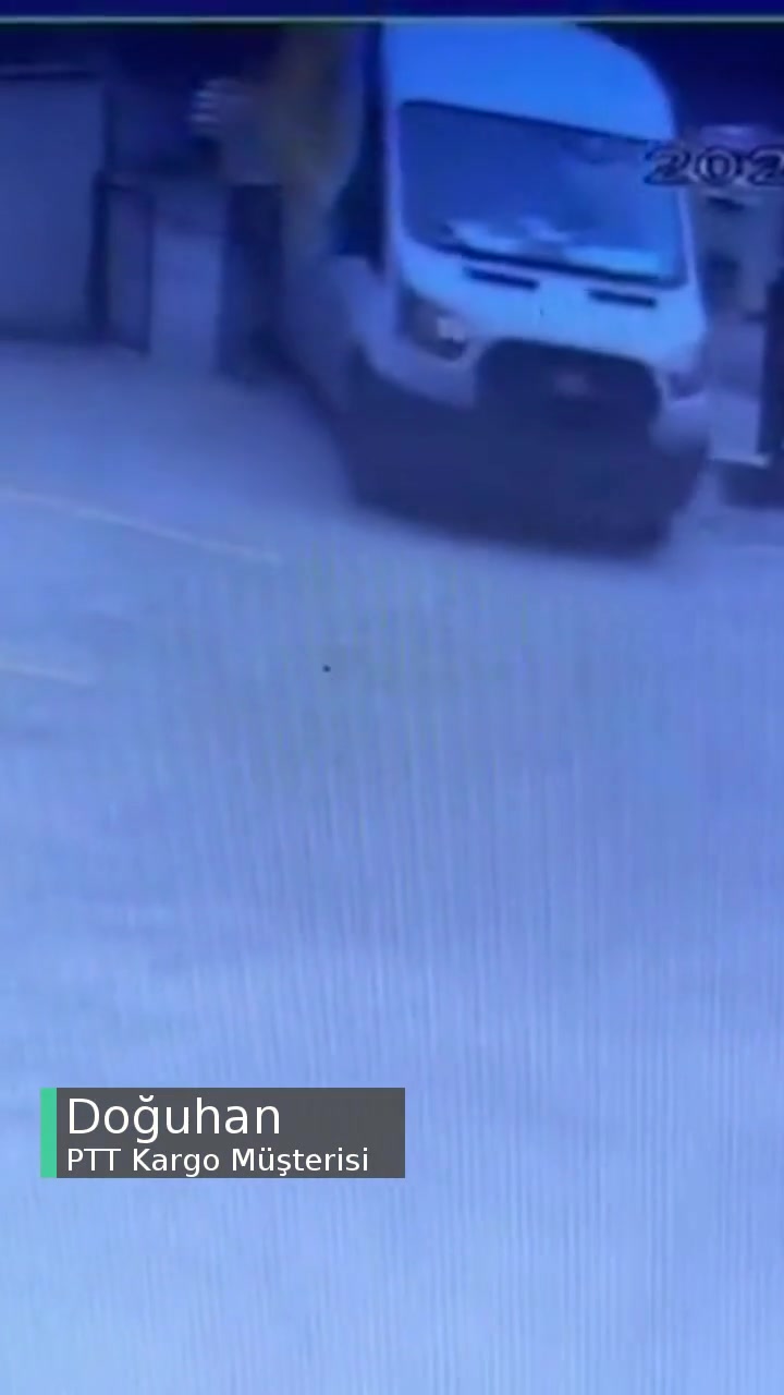 Plakasız PTT Aracı Ve Sorumsuz Şoförün Demirbaşa Hasar Vermesi videonun kapak resmi