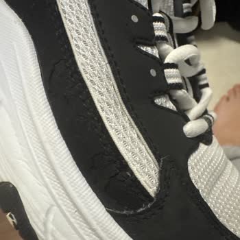 Skechers Ayakkabısında Dikiş Kalite Sorunu Ve Değişim Talebi