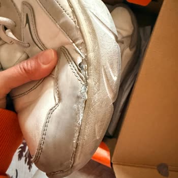 Mardin FLO Mağazası Yırtılan Ayakkabıya Değişim İsteğini Reddetti