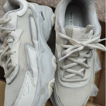 Skechers D'Lites 5.0 Model Ayakkabının Hızlı Sararma Ve Kalıcı Kir Sorunu