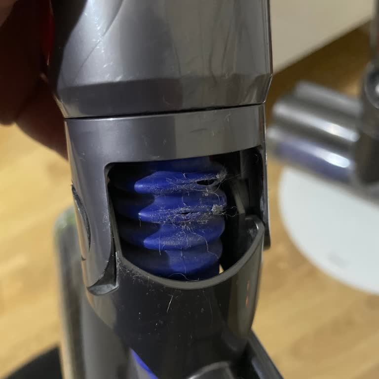 Dyson V15 Sert Zemin Başlığındaki Yırtıklar Garanti Kapsamına Alınmadı