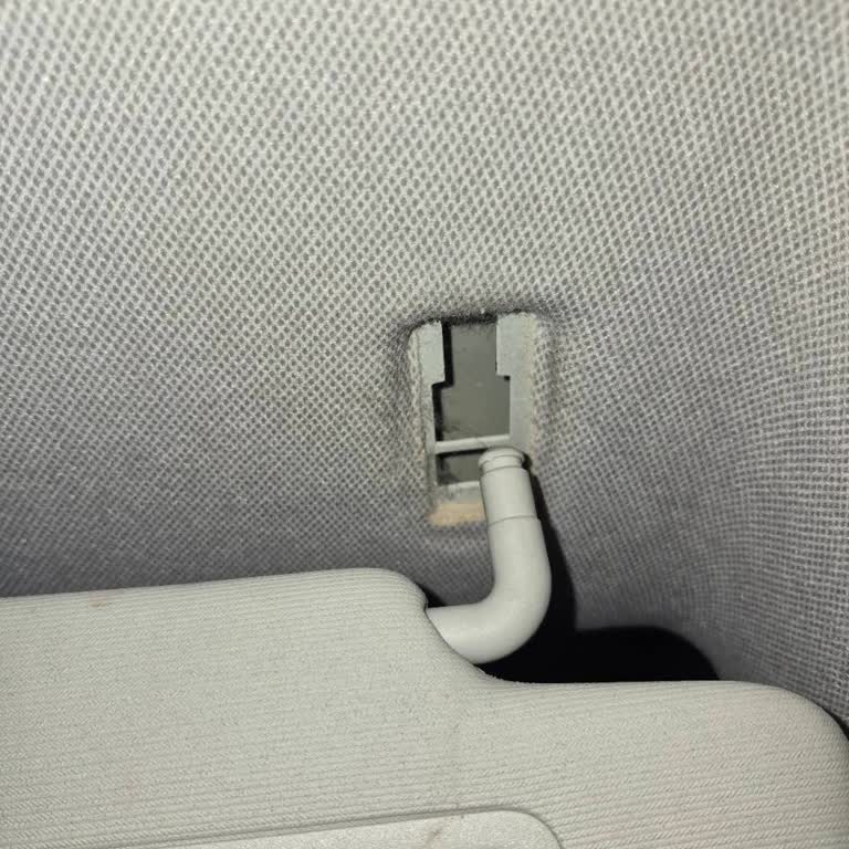 Sağ Güneşliğin Tam Orijinal Değişimi Sözünün Yerine Tek Parça Verildi