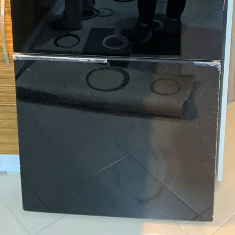 Siemens Buzdolabının Ön Camı Kırıldı, Yedek Parça Temin Edilemiyor Ve Güvenlik Riski Oluştu