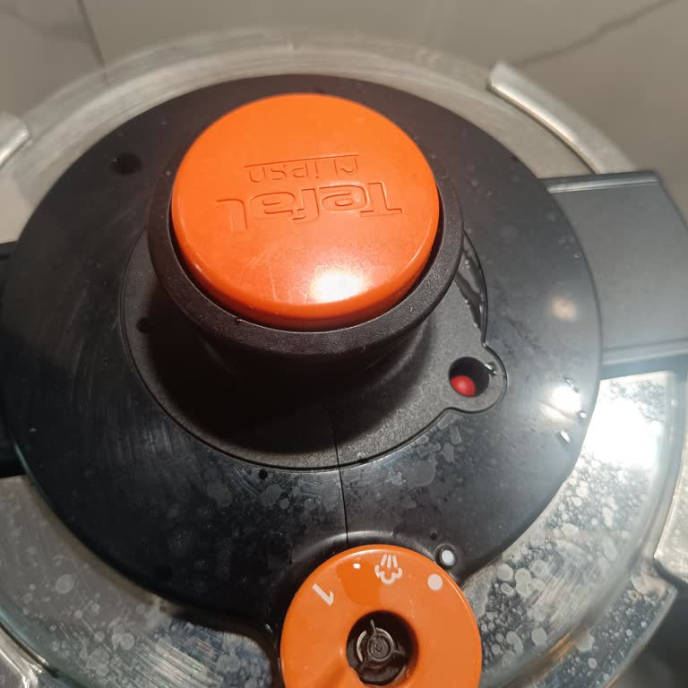 Kapağı Çatlayan Tefal Clipso Düdüklü Tencere Güvenlik Endişesi