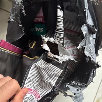 Kırık Paket Ve Dökülen Köpek Maması İçin Hızlı Değişim Ve İade Talebi