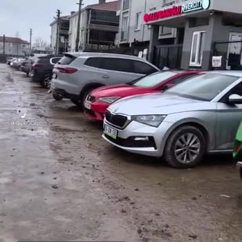 Sakarya Karasu Yenimahalle Çamur, Çukur İçinde, Yıllardır Asfalt Yok!