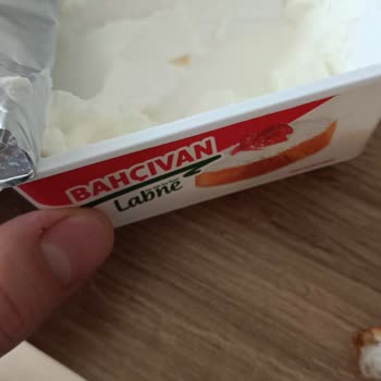 Bebek Sağlığını Tehlikeye Atan Yabancı Madde İçeren Bozuk Labne Peyniri