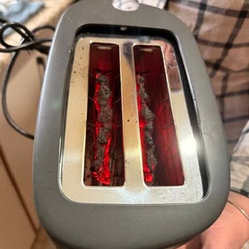 Philips Mini Ekmek Kızartma Makinesinin Aşırı Isınması Yangın Çıktı Ve Cevapsız İade Talebi