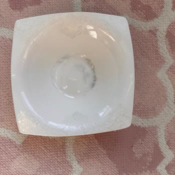 Karaca İnci Yemek Takımındaki Kararma Ve Kırılan Parçalar Nedeniyle Tam Değişim Talebi