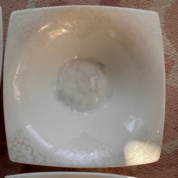 Karaca İnci Yemek Takımındaki Kararma Ve Kırılan Parçalar Nedeniyle Tam Değişim Talebi