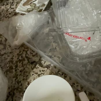 Karaca İnci Yemek Takımındaki Kararma Ve Kırılan Parçalar Nedeniyle Tam Değişim Talebi