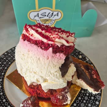 Asya Fırın & Cafe Pastanın İçindeki Çilekleri Küflü Çıktı