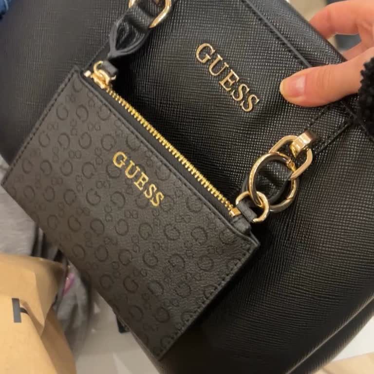 Derili Çantada Çabuk Deri Soyulması Ve Mağaza Çalışanlarının Yetersiz Hizmeti Değişim Talebi