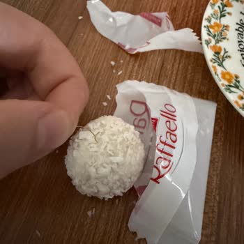 BİM Raffaello Çikolatadan Plastik Parça Çıktı