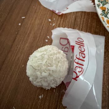 BİM Raffaello Çikolatadan Plastik Parça Çıktı