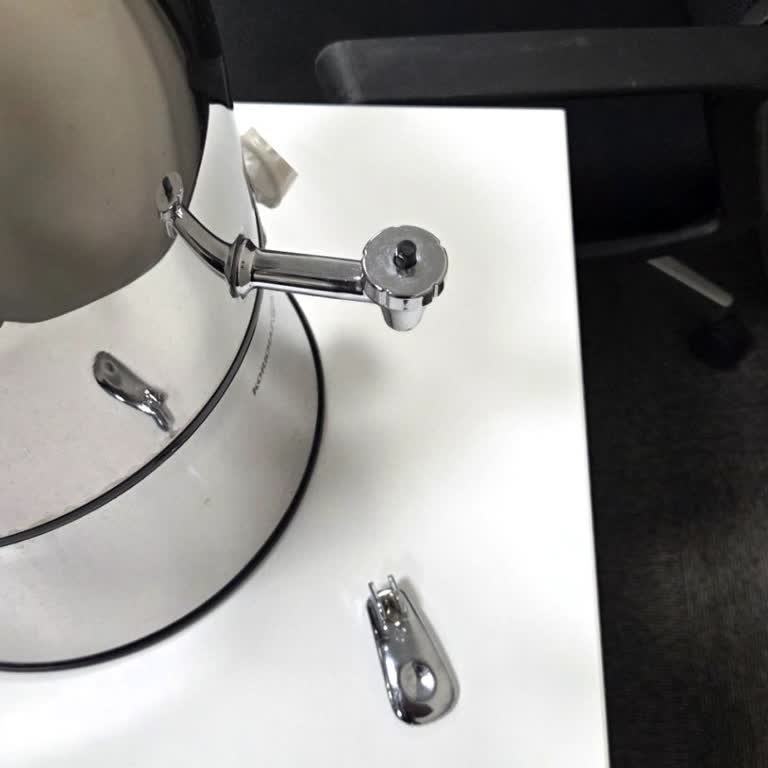 Kısa Sürede Kırılan Semaver Ve Mağaza Çalışanının Suçlayıcı Yaklaşımı