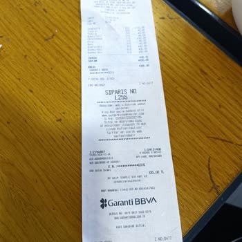 Burger King Şubesinde Uzun Süreli Sipariş Gecikmesi Ve Açıklama Eksikliği