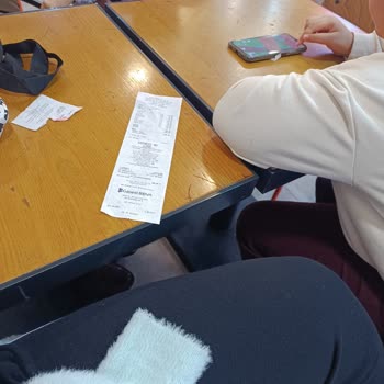 Burger King Şubesinde Uzun Süreli Sipariş Gecikmesi Ve Açıklama Eksikliği