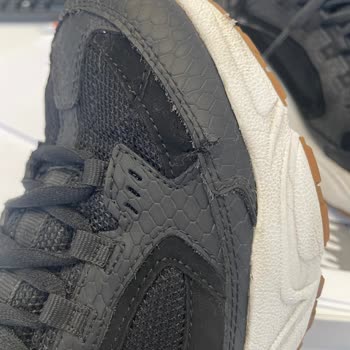 Az Kullanıma Rağmen Skechers Ayakkabısının Yan Yırtılması Ve Ücret İadesi Talebi