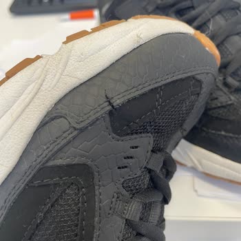 Az Kullanıma Rağmen Skechers Ayakkabısının Yan Yırtılması Ve Ücret İadesi Talebi