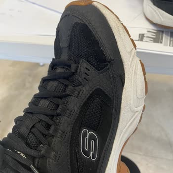 Az Kullanıma Rağmen Skechers Ayakkabısının Yan Yırtılması Ve Ücret İadesi Talebi