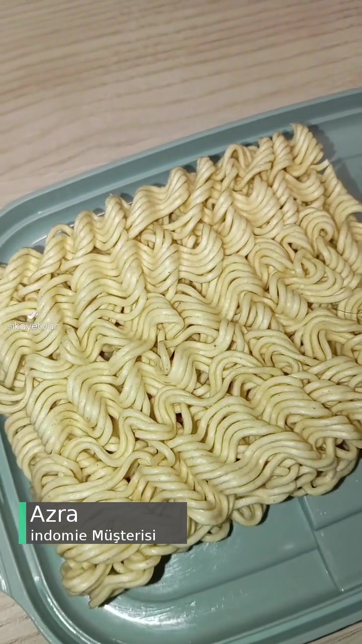 İndomie Noodle İçinden Çıkan Kıllar Ve Markanın İlgisizliği videonun kapak resmi