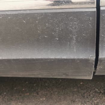 Özensiz Ve Amatör Mini Onarım Sonrası Kapı Boyası Sorunu