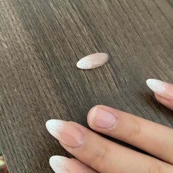 Protez Tırnaklarım Kısa Sürede Düşüp Bozuldu, Şube Cevapsız Kaldı Ve Ücret İadesi İstiyorum