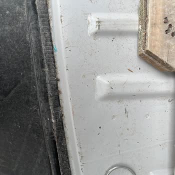 Sürat Kargo Gecikmesi İşimi Durdurdu Ve Araç İçini Zedeledi