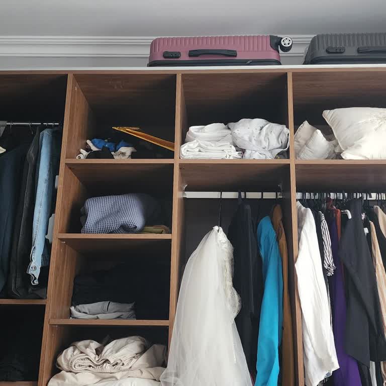 Gardırobun Kapak Rayı Bozuk, Servis Yardımı Gelmedi