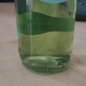 Meyveli Gazlı İçecekte Plastik Parçacıklar Ve Mide Bulantısı