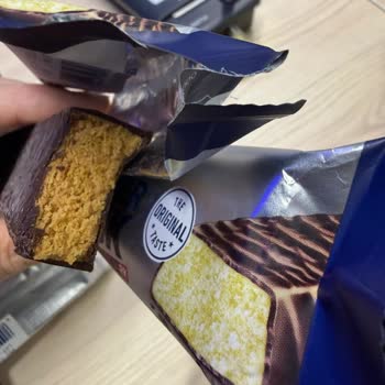 Son Kullanma Tarihi Geçmemiş Bozuk Protein Barlar Ve Mağazadan Çözüm Beklentisi