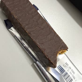 Son Kullanma Tarihi Geçmemiş Bozuk Protein Barlar Ve Mağazadan Çözüm Beklentisi