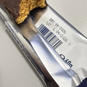 Son Kullanma Tarihi Geçmemiş Bozuk Protein Barlar Ve Mağazadan Çözüm Beklentisi